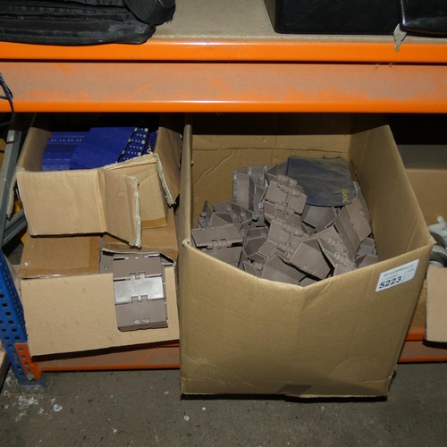 5223 - 2 x boxes each containing filling line plastic slat chain