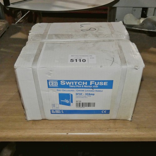 5110 - 1 x CED SF32-32amp switch fuse - Boxed and unused