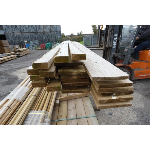 6132 - A quantity of timber comprising of 9cm x 4cm and 20cm x 2.5cm, lengths vary up to approx 480cm long ... 