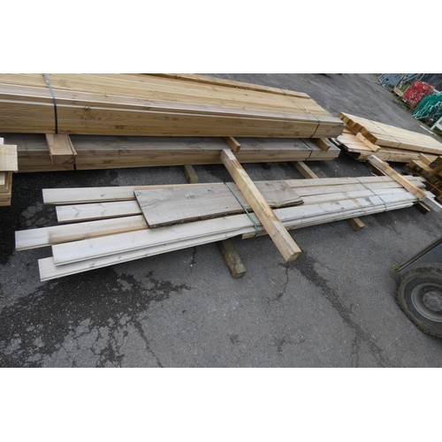 6135 - A quantity  of various timber to include 15cm x 5cm, tongue and groove etc, lengths vary up to appro... 