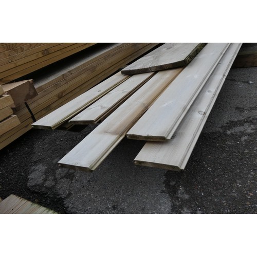 6135 - A quantity  of various timber to include 15cm x 5cm, tongue and groove etc, lengths vary up to appro... 