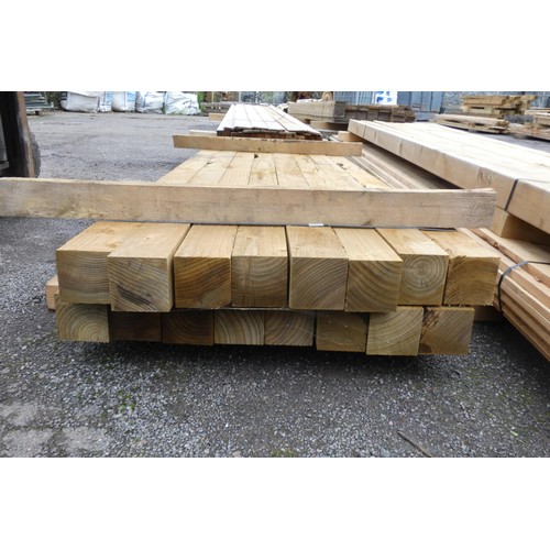 6137 - 16 x wooden posts each measuring approx 10cm x 10cm x 240cm long - Bottom stack