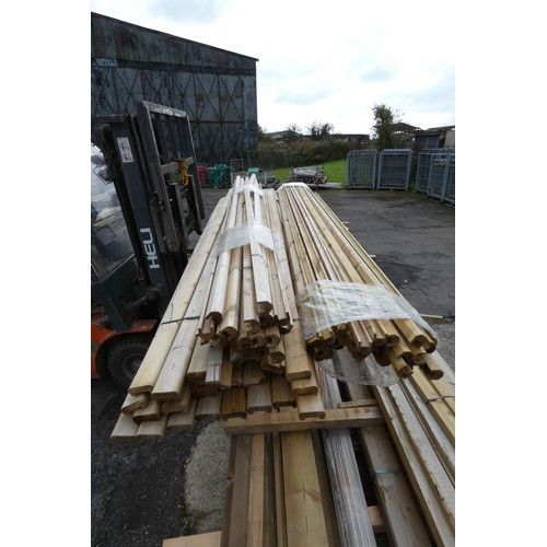 6142 - A quantity of various fence capping and hand rail, lengths vary up to approx 360cm long - Top stack