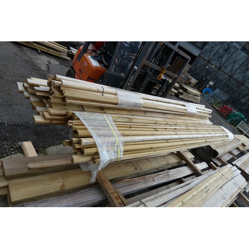 6142 - A quantity of various fence capping and hand rail, lengths vary up to approx 360cm long - Top stack