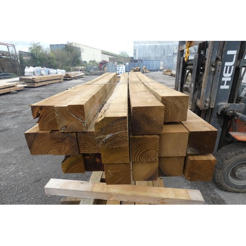 6152 - 19 x wooden posts each measuring approx 10cm x 10cm, lengths vary up to approx 240cm long - Top stac... 