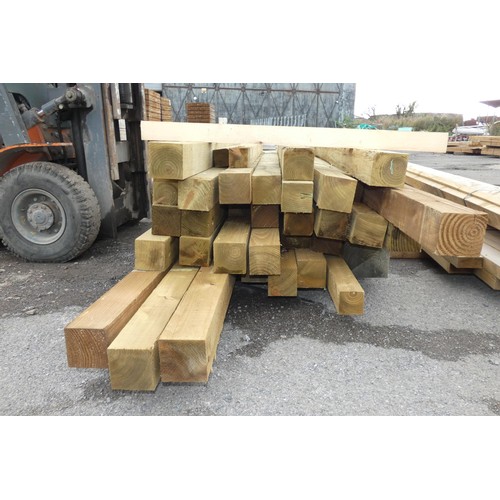 6163 - 35 x various wooden posts comprising of mostly 10cm x 10cm lengths vary up to approx 240cm long - Bo... 