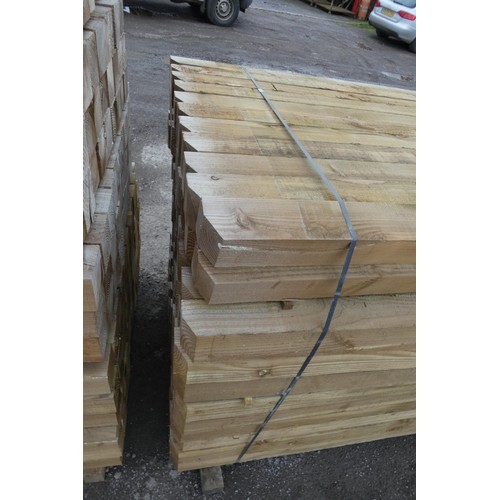 6172 - 121 x wooden posts each measuring approx 10cm x 10cm x 164cm long