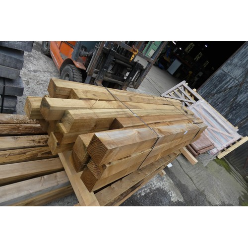 6180 - 22 x wooden posts comprising of 10cm x 10cm, lengths vary up to approx 240 cm long - Middle stack