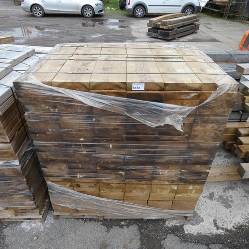 6182 - 260 + lengths of timber comprising of 20cm x 4.5cm x 43cm