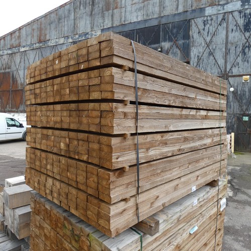 6184 - 264 x lengths of timber each measuring approx 10cm x 3.8cm x 170cm long - Top stack