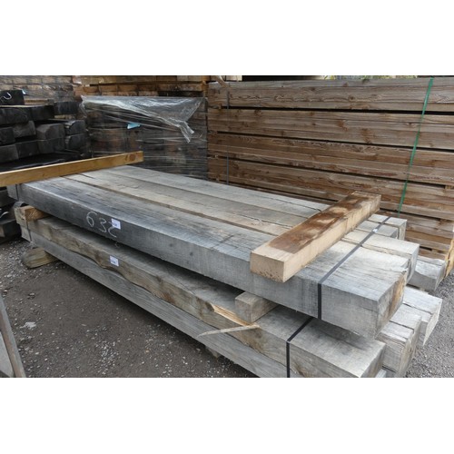 6187 - 3 x oak posts each measuring approx 25cm x 14.5cm x 240cm long - Middle stack