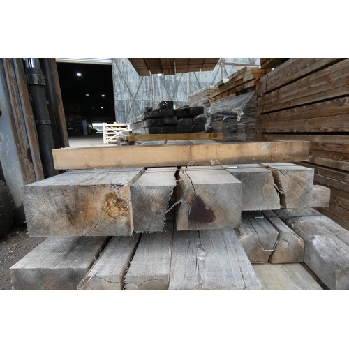 6187 - 3 x oak posts each measuring approx 25cm x 14.5cm x 240cm long - Middle stack