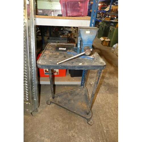 5385 - 1 x Woden 195 heavy duty stand with a Record No 4 swivelling vice fitted