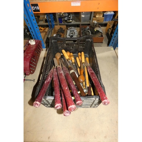 5388 - A quantity of various wood turning and other chisels. Please note that the plastic crate is not incl... 