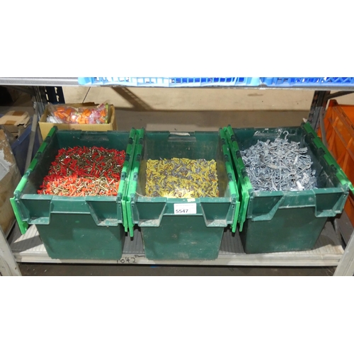 5547 - A quantity of various screws / wall plugs / wall fixings. Contents of 1 shelf and please note that t... 