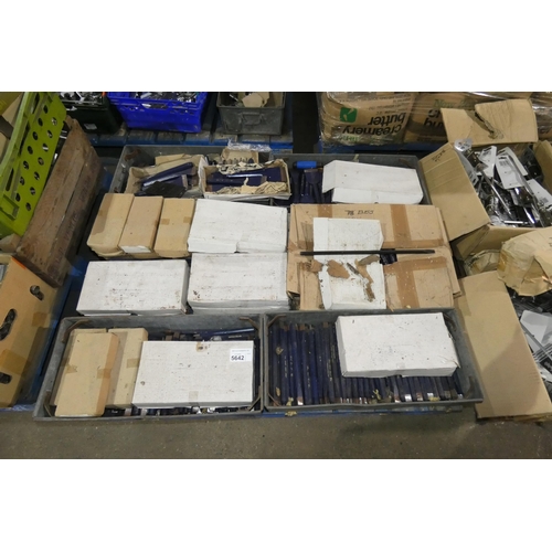 5642 - 1 pallet containing a quantity of various cold chisels