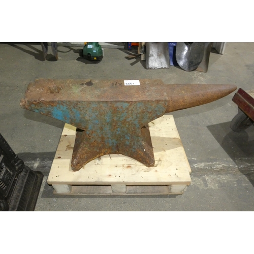 5661 - 1 x cast iron anvil overall approx 87cm long - No weight visible