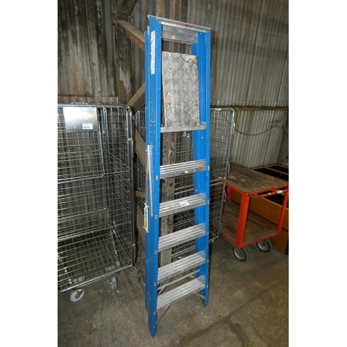 5671 - 1 x  blue fibreglass /aluminium folding step ladder (5 tread)