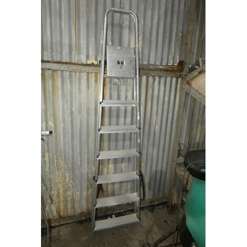 5687 - 1 x aluminium folding step ladder (6 tread)