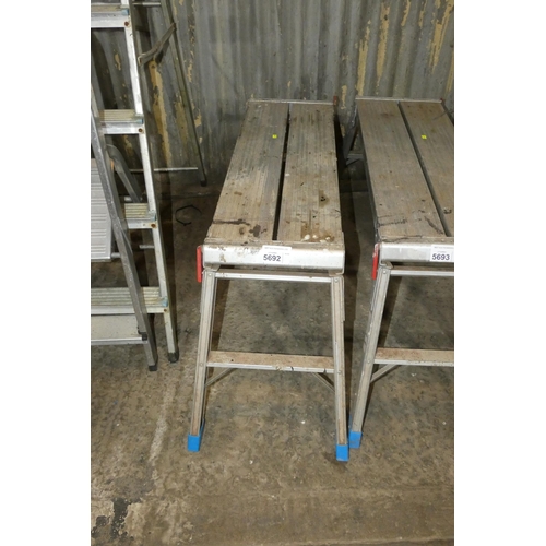 5692 - 1 x aluminium hop up step with folding legs - step is approx 30 x 94cm