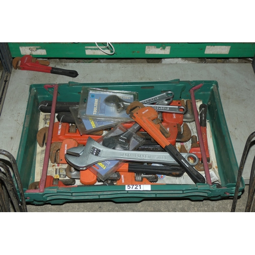 5721 - A quantity of various adjustable wrenches. Contents of 1 shelf