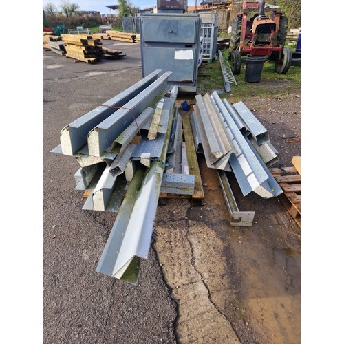 6202 - 2 x pallets containing a quantity of various metal lintels, sizes vary up to approx 400 cm long