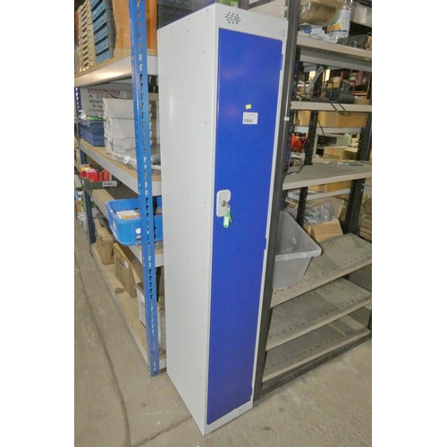 5564 - 1 x blue / grey metal single door personnel locker