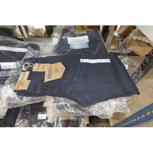 5577 - 10 x various size pairs of Arizona work jeans. Contents of 1 shelf