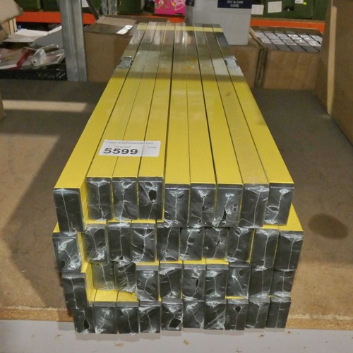 5599 - 39 x yellow metal spirit levels - all 36 inch long