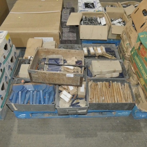 5631 - 1 pallet containing a quantity of various cold chisels