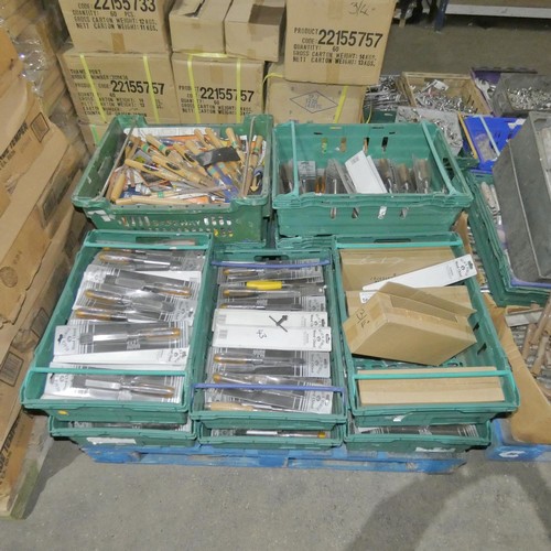 5640 - 1 pallet containing a quantity of wood chisels