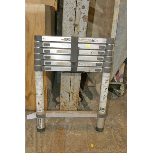 5696 - 1 x Builders Brand telescopic aluminium ladder