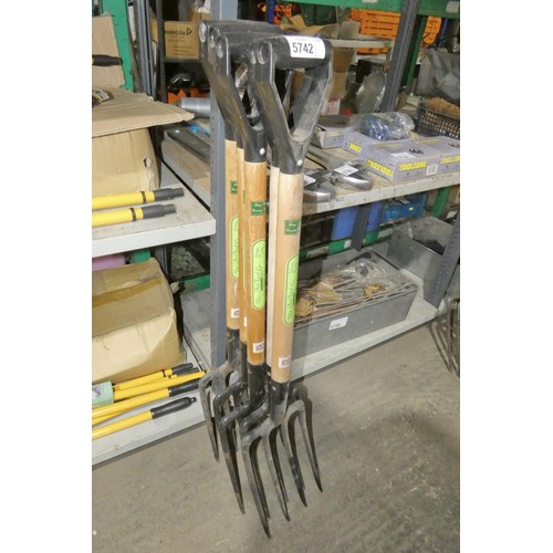 5742 - 5 x Ace wood / metal forks with black plastic handles