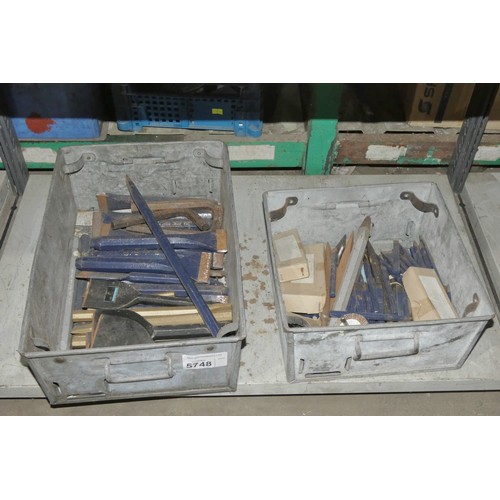 5748 - A quantity of various cold chisels. Contents of 1 shelf