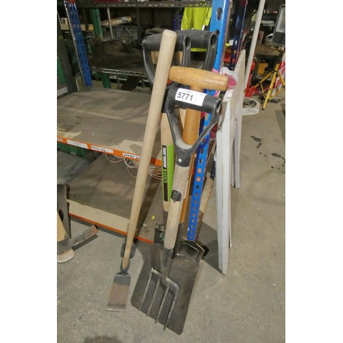 5771 - 3 x shovels, 1 x fork and 1 x pick axe type tool