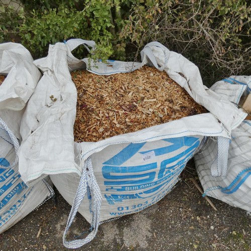 6122 - 1 x dumpy bag containing a quantity of wood mulch