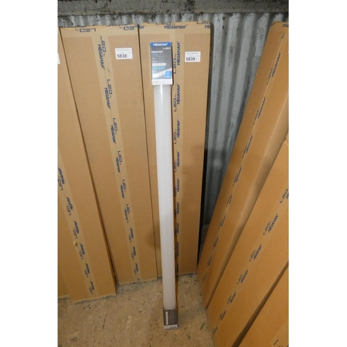 5839 - 1 box containing 12 x Megaman Malo LED batten lights 3000k / 240v / 1500mm long