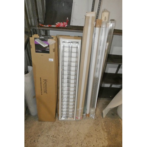 5845 - A quantity of various fluorescent light fittings