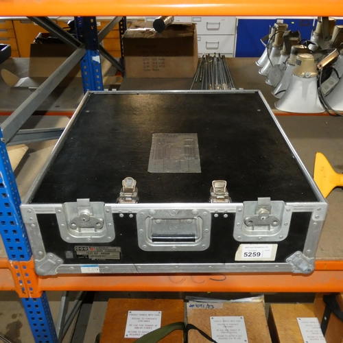 5259 - The lower part of a ex-MOD radar test kit flight case approx 62 x 70 x 19cm high. Please note that t... 