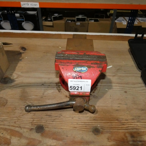 5921 - 1 x Clarke bench vice 6 inch