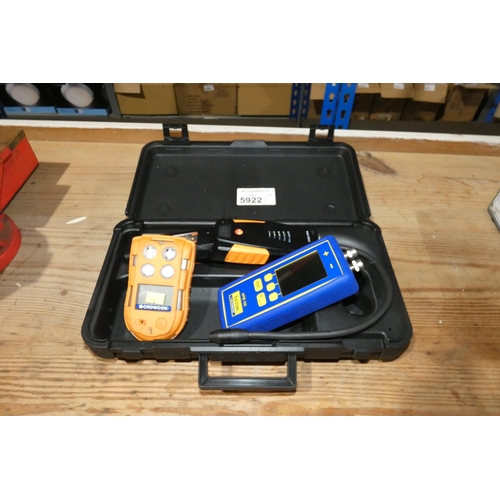 5922 - 1 x Testo 316-3 refrigerant leak detector, 1 x Crowcon T4 gas detector and 1 x Crowcon Anton APM155 ... 