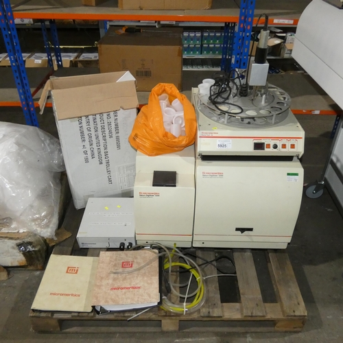 5925 - A Micromeritics Saturn DigiSizer 5200 high definition digital particle size analyser system comprisi... 