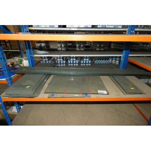 6005 - A quantity of various panes of glass suitable for office doors etc. Contents of 1 shelf