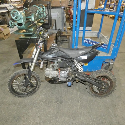 5888 - 1 x Stomp Pit motorbike 140cc - Starts and runs but needs complete rear brake set up (disc / pedal)