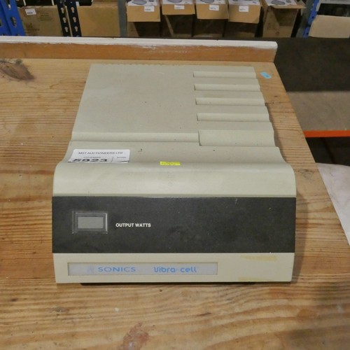 5923 - A Sonics Vibra Cell ultrasonic processor model VC 130PB-2, 240v - Ex-university