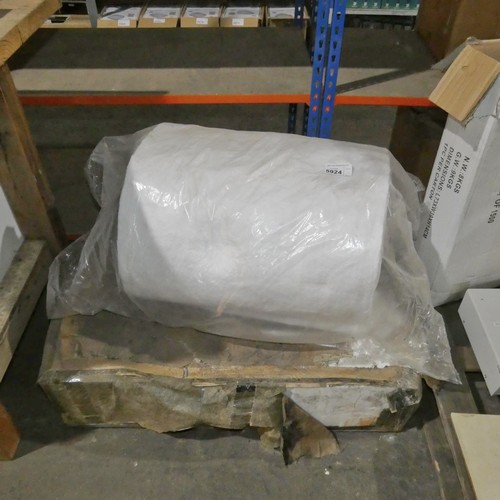 5924 - 1 x roll and 1 x rectangular pack of white material believed to be industrial glass fibre insulation... 