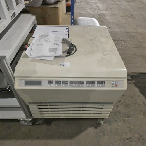 5927 - A Kendro Heraeus Multifuge 4KR large volume cooled universal centrifuge YOM 2002, 240v - Ex-universi... 