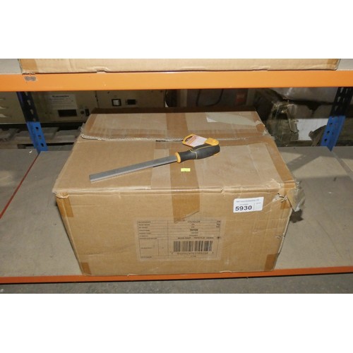 5930 - 1 box containing 120 x Triton flat wood rasps 200mm