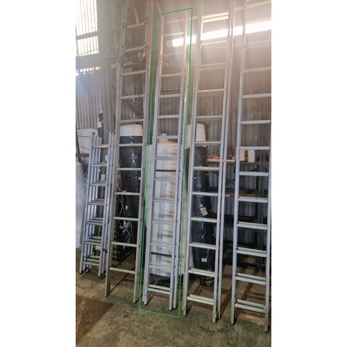 6041 - A double extending aluminium ladder (1 x 13 rung and 1 x 11 rung)