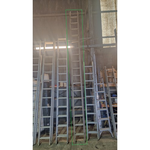 6044 - A double extending aluminium ladder (2 x 17 rung)